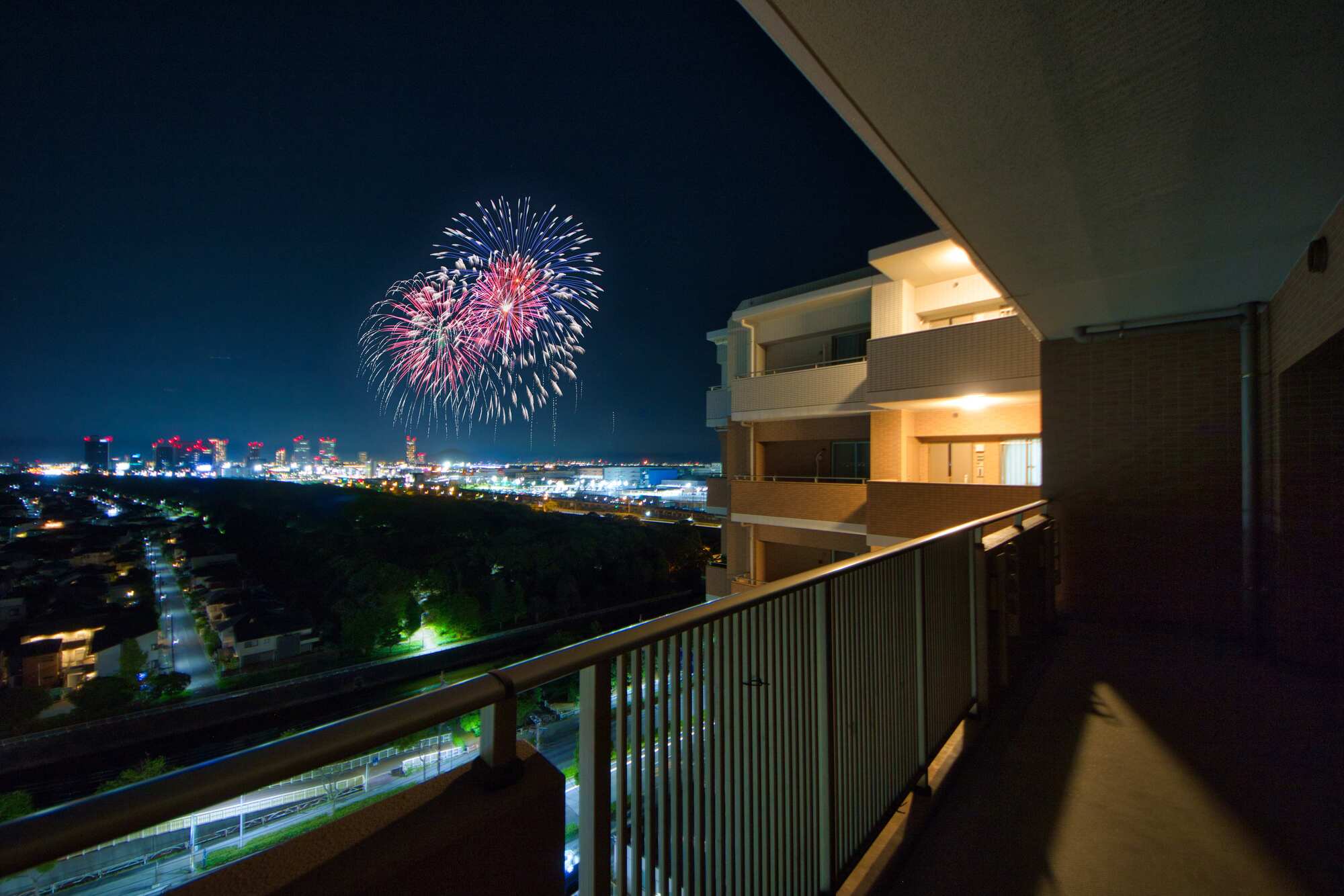 FIREWORK｜美しい夜景を一望♪幕張の花火大会を特等席で観覧できるヴェルデコア新習志野｜千葉県習志野市