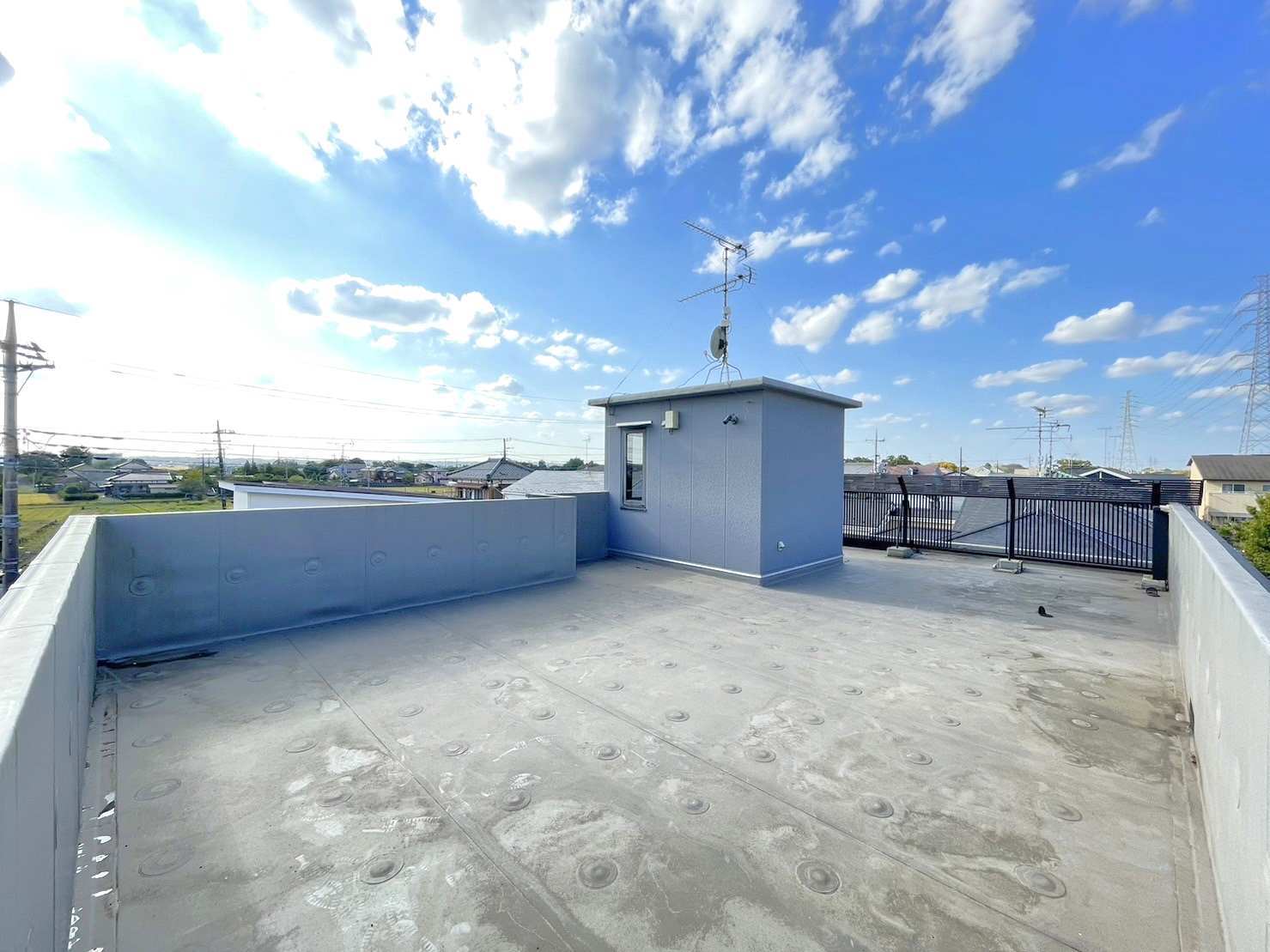 SKYBALCONY｜オシャレなデザイナーズRC住宅♪広々としたルーフバルコニー＆屋上を完備♪内装はフルリノベーションして生まれ変わりました♪｜千葉県印旛郡