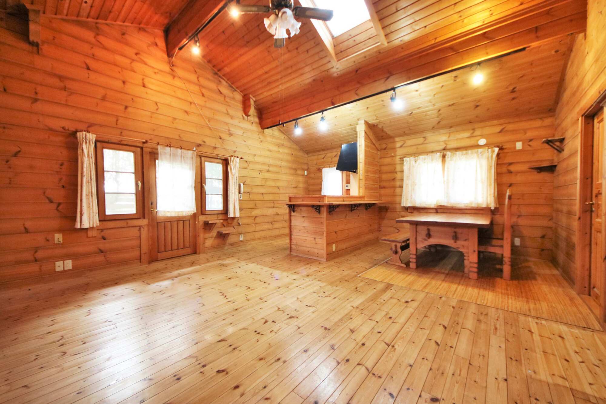 LOGHOUSE｜千葉県山武市にあるオシャレなログハウス♪｜千葉県山武市